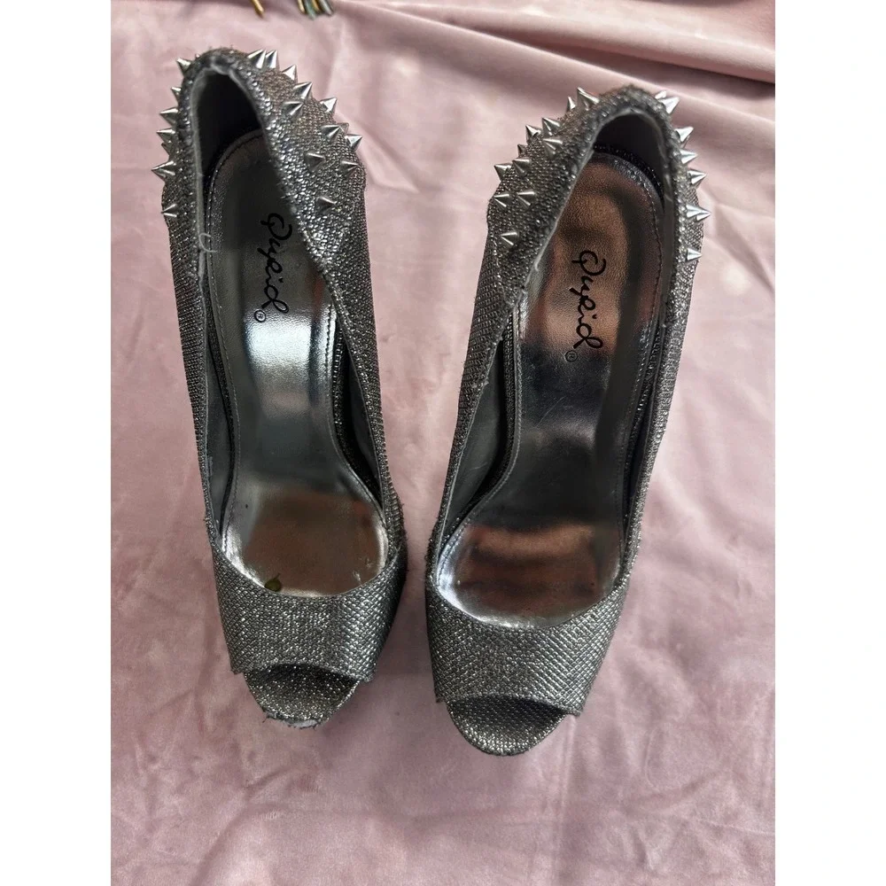 Qupid Platform Pumps Women's Size 7.5 Silver Spiked Heel
